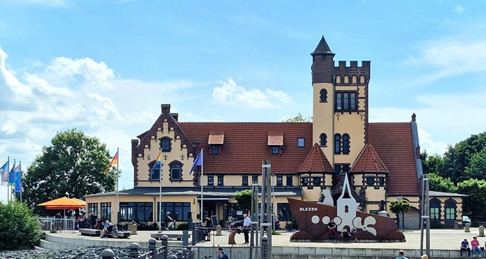 Kreuzfahrt mit der Weserfähre zum Weserschlößchen